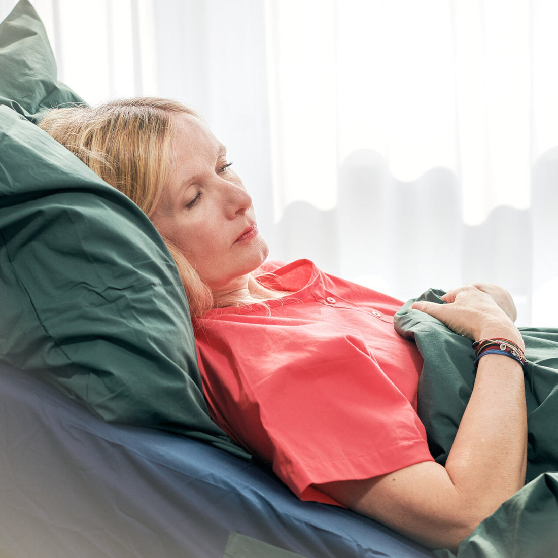 Das Bett – Ort zwischen Intimität, Pflege und Macht