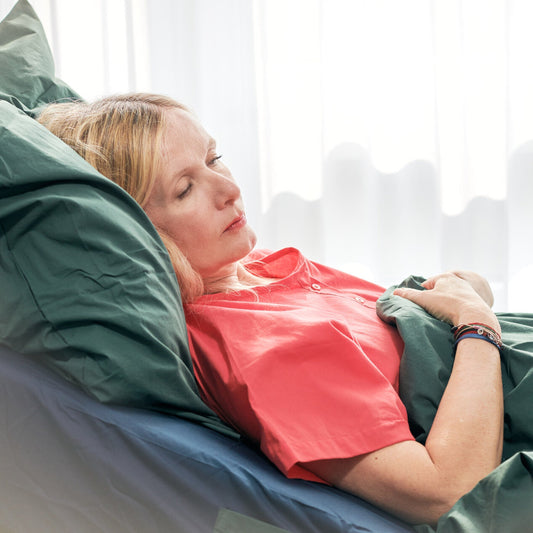 Das Bett – Ort zwischen Intimität, Pflege und Macht